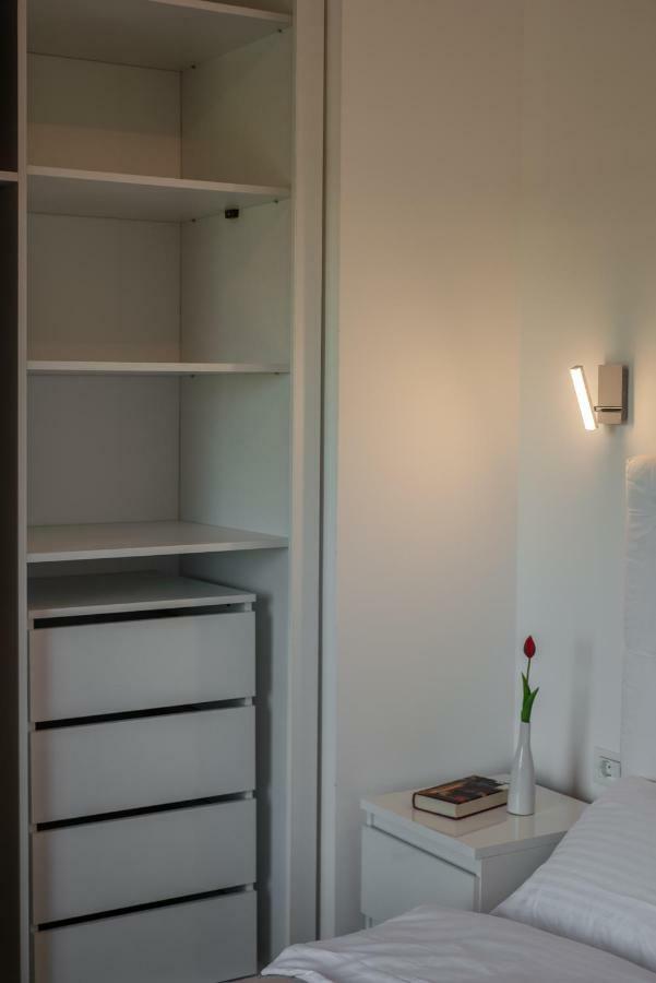 Steel Residence- Tesla Drive Experience 3* Timisoara